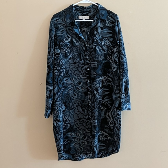 LOFT Dresses & Skirts - 🆓Blue Floral Patterned Button Down Dress